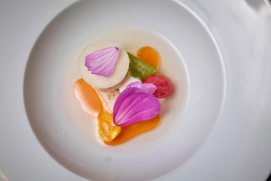 Perche, physalis, tomate et chou-rave, création d’Andreas Caminada à Épicurialpes 2026